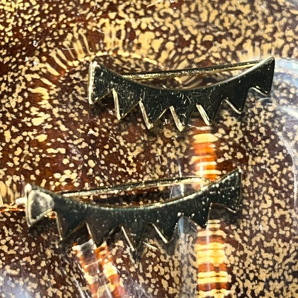 Minimal Eyelash Earings - Picture 1 of 4